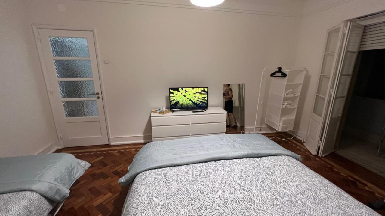 Habitacion Privada Para 3 Grande Con Balcon Lissabon Buitenkant foto