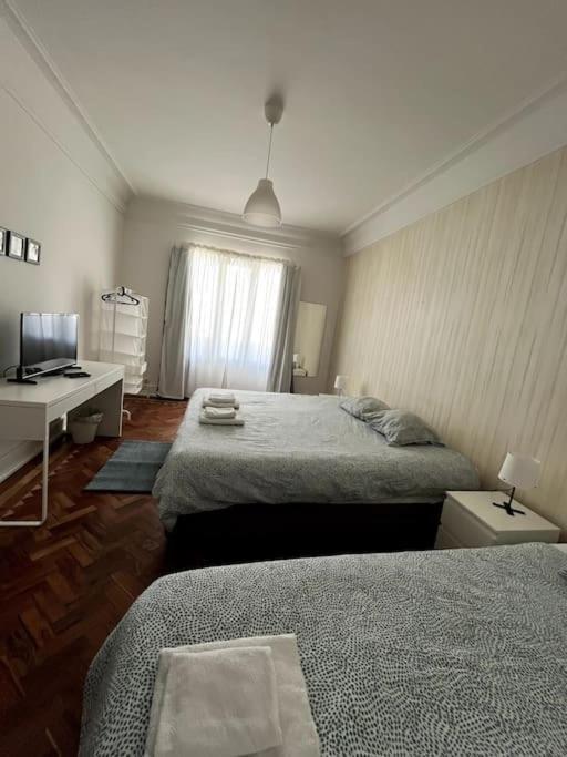 Habitacion Privada Para 3 Grande Con Balcon Lissabon Buitenkant foto
