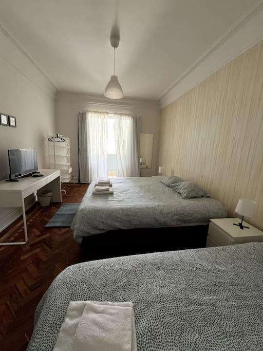 Habitacion Privada Para 3 Grande Con Balcon Lissabon Buitenkant foto